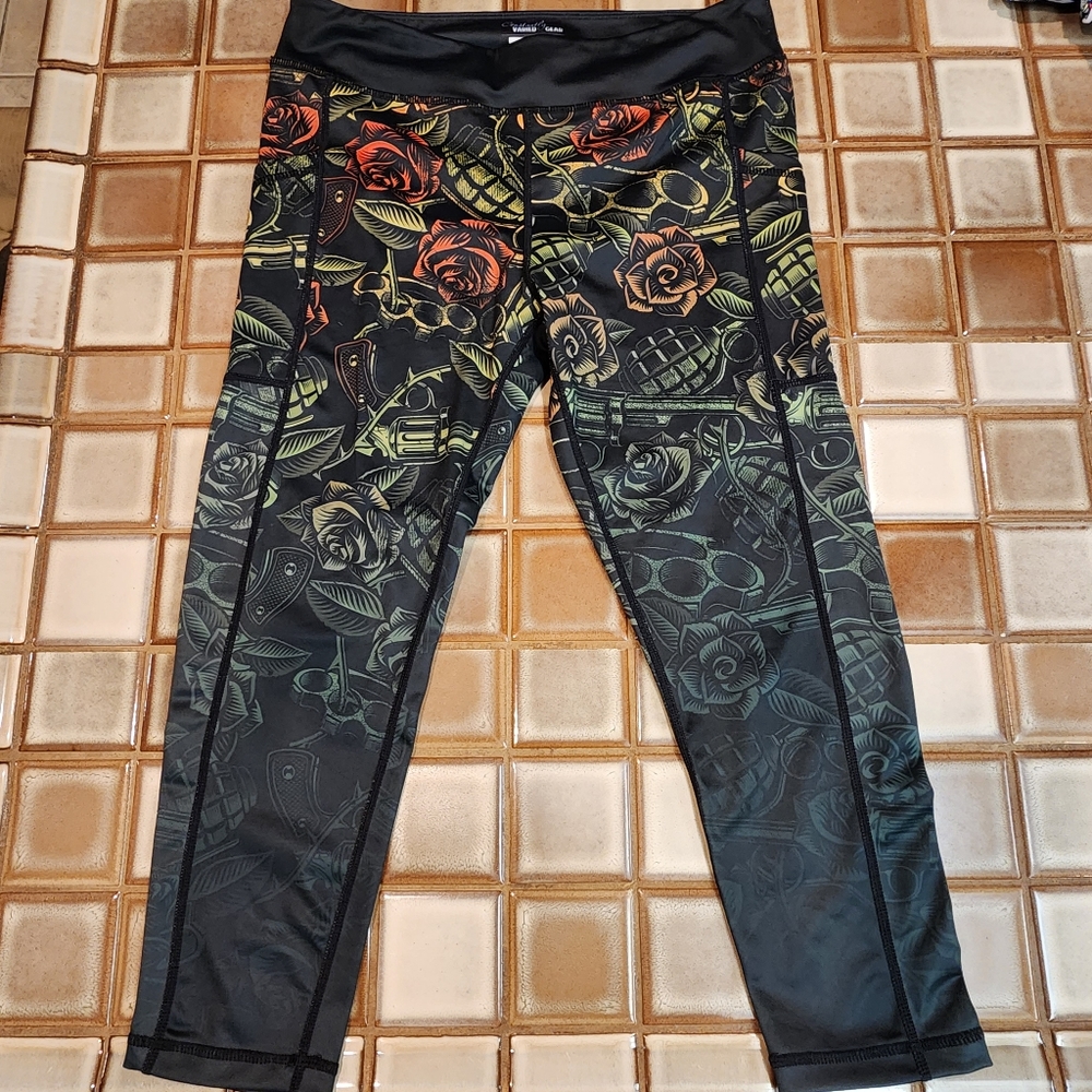 CVG Constantly Varied Gear Dressed to K*ll Capri Leggings size Large - Picture 3 of 7